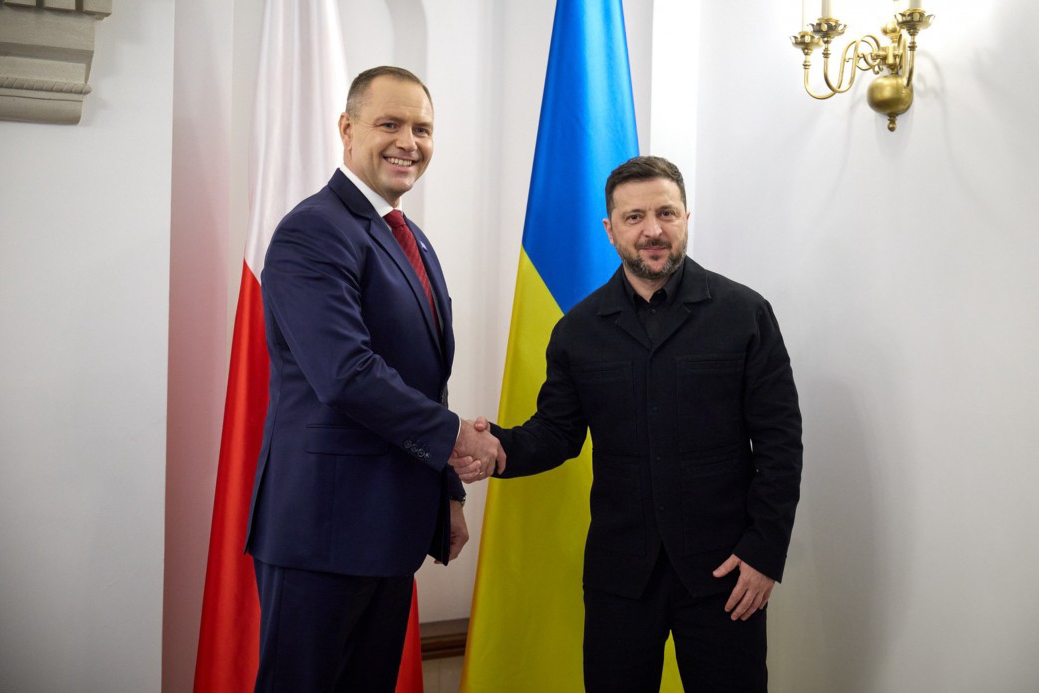 В рамках саммита «Бухарестской девятки» Президент Украины Владимир Зеленский провел встречу с Президентом Польши Каролем Навроцким. 13 мая 2026 года